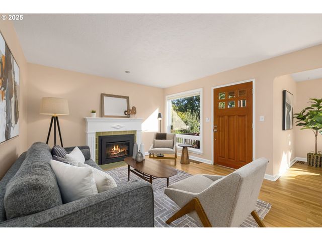 2015 Se SPOKANE St, Portland, OR 97202