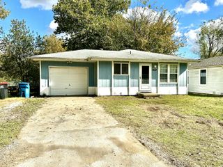 1914 North Lone Pine Avenue, Springfield, MO 65803