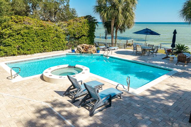 7 Bay Cove Lane, Shalimar, FL 32579