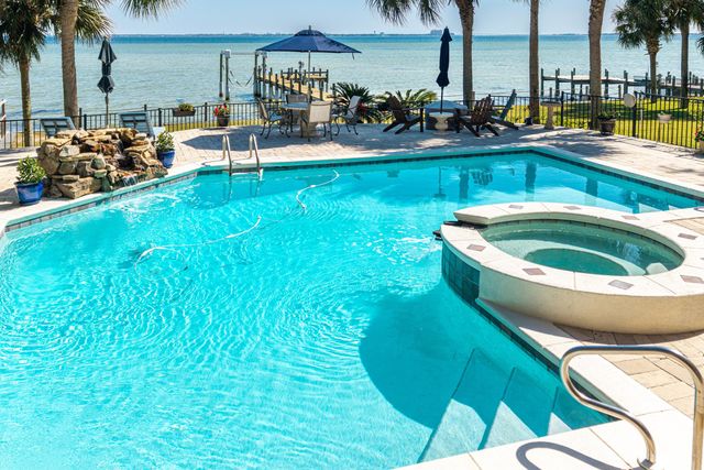 7 Bay Cove Lane, Shalimar, FL 32579