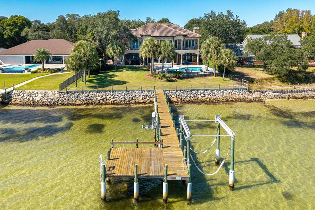 7 Bay Cove Lane, Shalimar, FL 32579