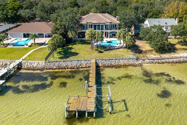 7 Bay Cove Lane, Shalimar, FL 32579