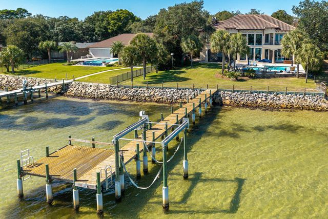 7 Bay Cove Lane, Shalimar, FL 32579