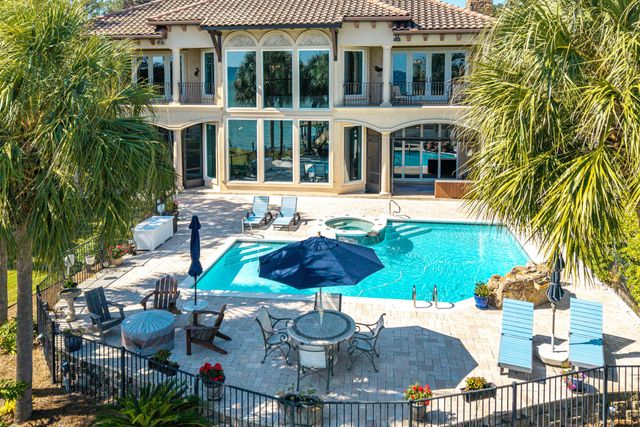 7 Bay Cove Lane, Shalimar, FL 32579