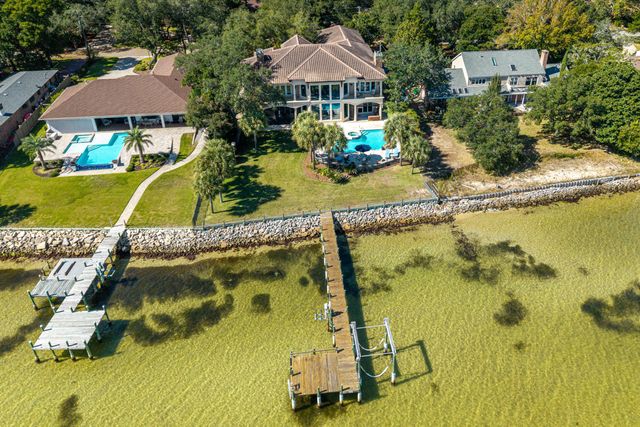 7 Bay Cove Lane, Shalimar, FL 32579