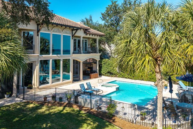 7 Bay Cove Lane, Shalimar, FL 32579