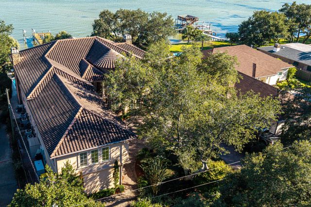 7 Bay Cove Lane, Shalimar, FL 32579