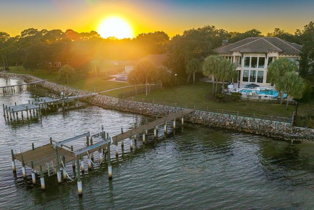 7 Bay Cove Lane, Shalimar, FL 32579