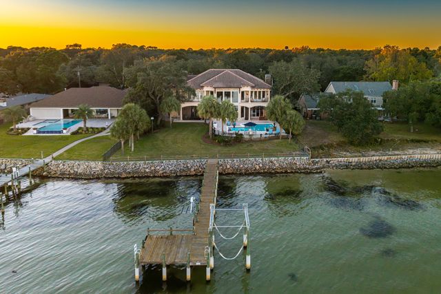 7 Bay Cove Lane, Shalimar, FL 32579