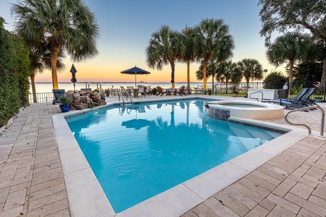 7 Bay Cove Lane, Shalimar, FL 32579