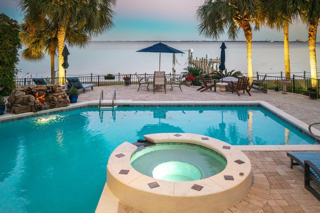 7 Bay Cove Lane, Shalimar, FL 32579