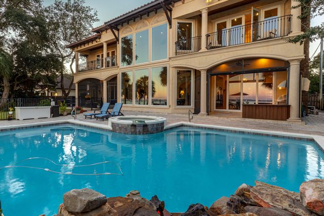 7 Bay Cove Lane, Shalimar, FL 32579