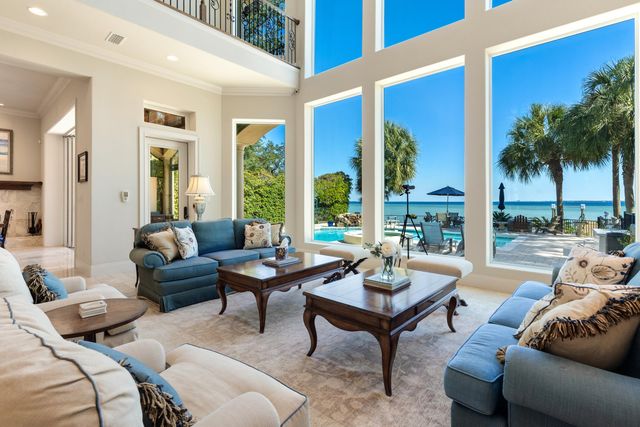 7 Bay Cove Lane, Shalimar, FL 32579