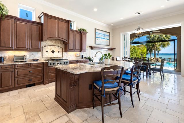 7 Bay Cove Lane, Shalimar, FL 32579