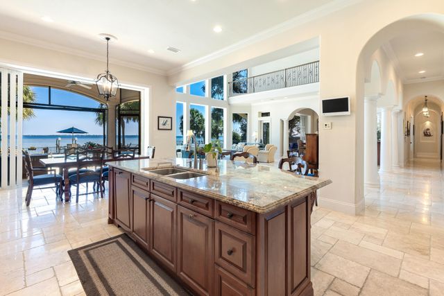 7 Bay Cove Lane, Shalimar, FL 32579