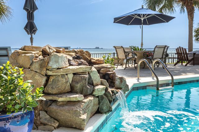 7 Bay Cove Lane, Shalimar, FL 32579