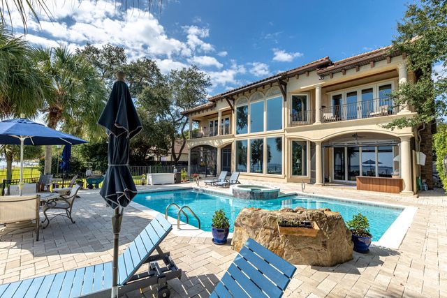 7 Bay Cove Lane, Shalimar, FL 32579