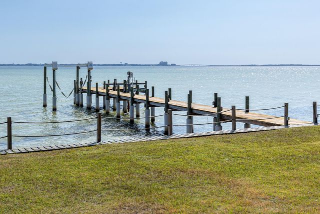 7 Bay Cove Lane, Shalimar, FL 32579