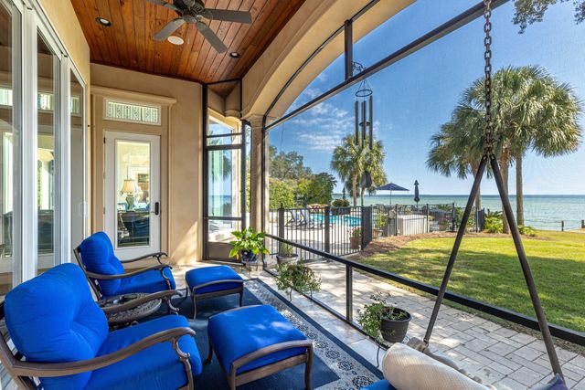 7 Bay Cove Lane, Shalimar, FL 32579