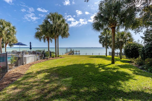 7 Bay Cove Lane, Shalimar, FL 32579