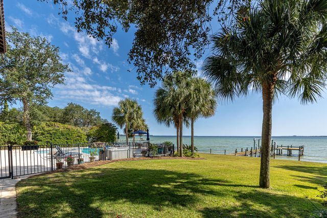 7 Bay Cove Lane, Shalimar, FL 32579