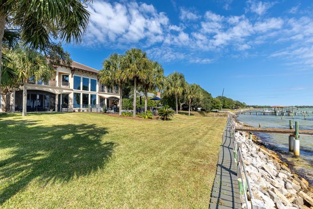 7 Bay Cove Lane, Shalimar, FL 32579