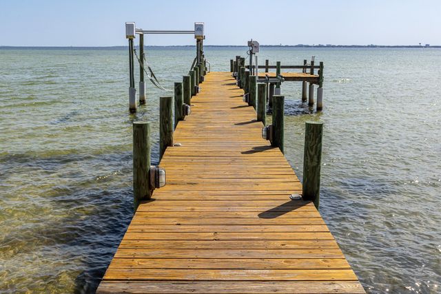 7 Bay Cove Lane, Shalimar, FL 32579