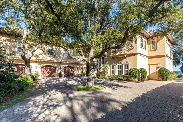 7 Bay Cove Lane, Shalimar, FL 32579