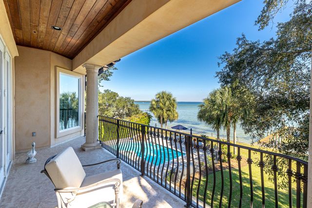7 Bay Cove Lane, Shalimar, FL 32579