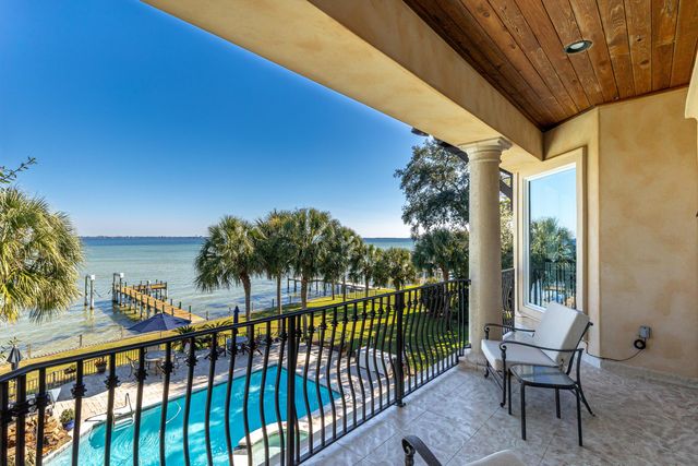 7 Bay Cove Lane, Shalimar, FL 32579