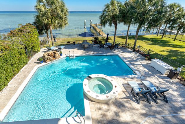 7 Bay Cove Lane, Shalimar, FL 32579