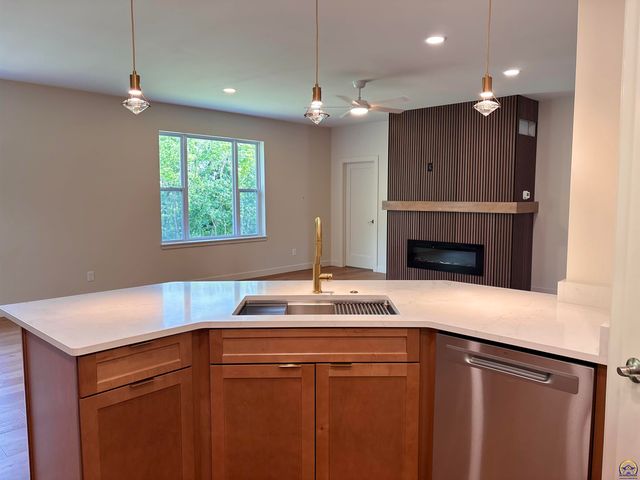 3309 SE 23rd ST, Topeka, KS 66605
