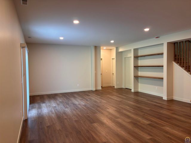 3309 SE 23rd ST, Topeka, KS 66605