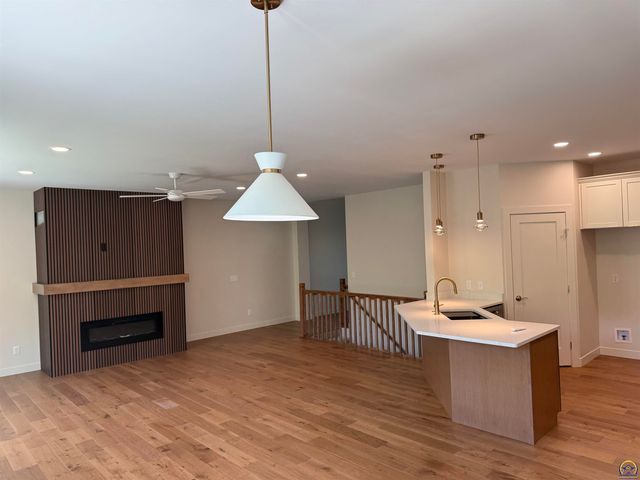 3309 SE 23rd ST, Topeka, KS 66605