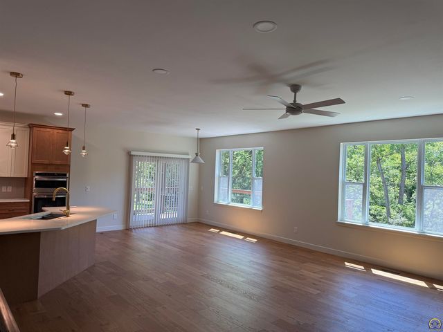 3309 SE 23rd ST, Topeka, KS 66605