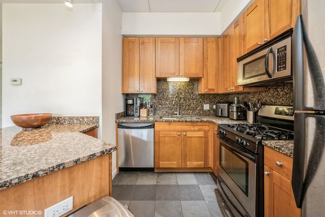 657 W Fulton Street 207, Chicago, IL 60661
