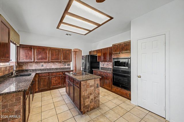 6154 W QUAIL Avenue, Glendale, AZ 85308