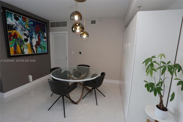 325 S Biscayne Blvd 1822, Miami, FL 33131