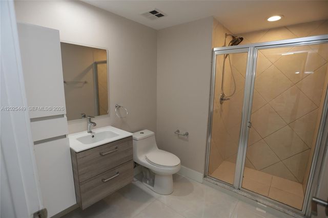 325 S Biscayne Blvd 1822, Miami, FL 33131