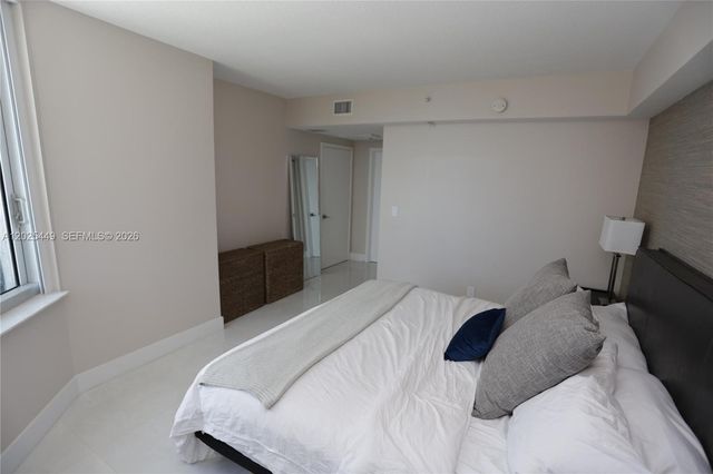 325 S Biscayne Blvd 1822, Miami, FL 33131