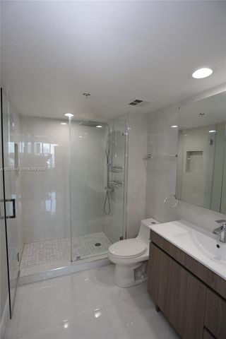 325 S Biscayne Blvd 1822, Miami, FL 33131