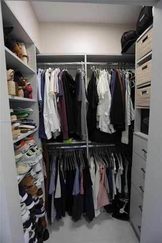 325 S Biscayne Blvd 1822, Miami, FL 33131