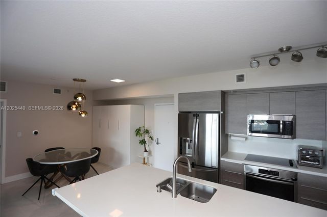 325 S Biscayne Blvd 1822, Miami, FL 33131