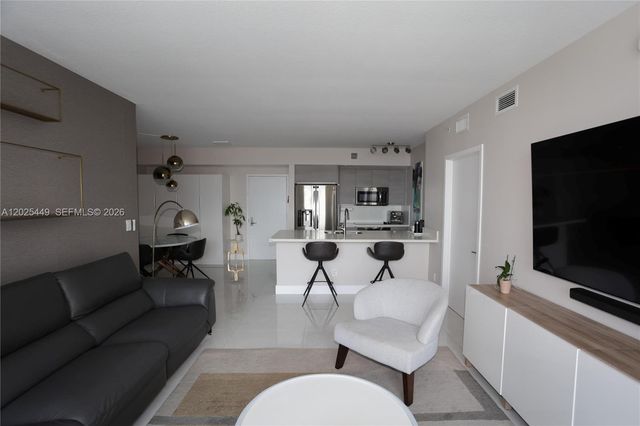 325 S Biscayne Blvd 1822, Miami, FL 33131