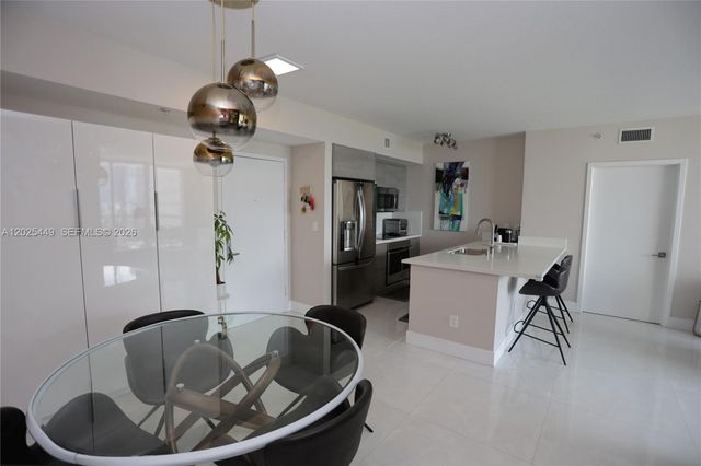 325 S Biscayne Blvd 1822, Miami, FL 33131