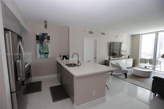 325 S Biscayne Blvd 1822, Miami, FL 33131