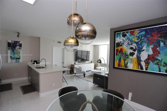 325 S Biscayne Blvd 1822, Miami, FL 33131