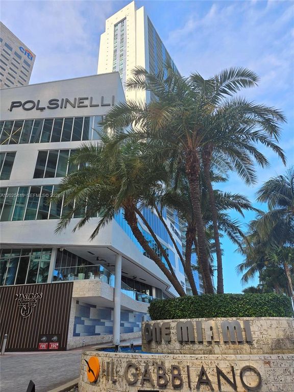 325 S Biscayne Blvd 1822, Miami, FL 33131