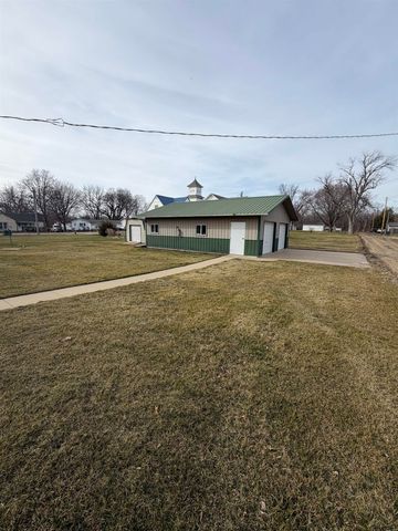 203 E Benton Street, Hazleton, IA 50641