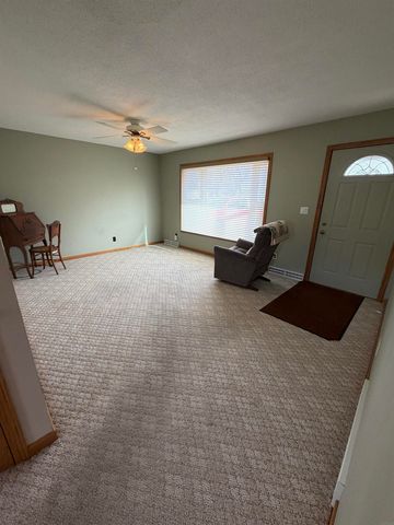 203 E Benton Street, Hazleton, IA 50641